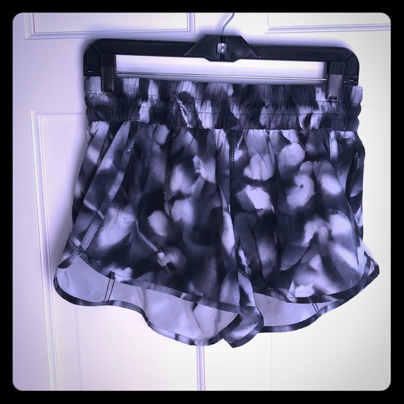 lululemon athletica Pants - Like New Lululemon Tracker V Shorts